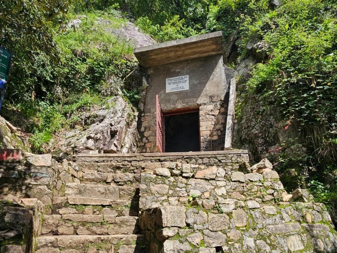Katyuri Kings Divine Stay- Babaji'S Cave Dwarahat 外观 照片